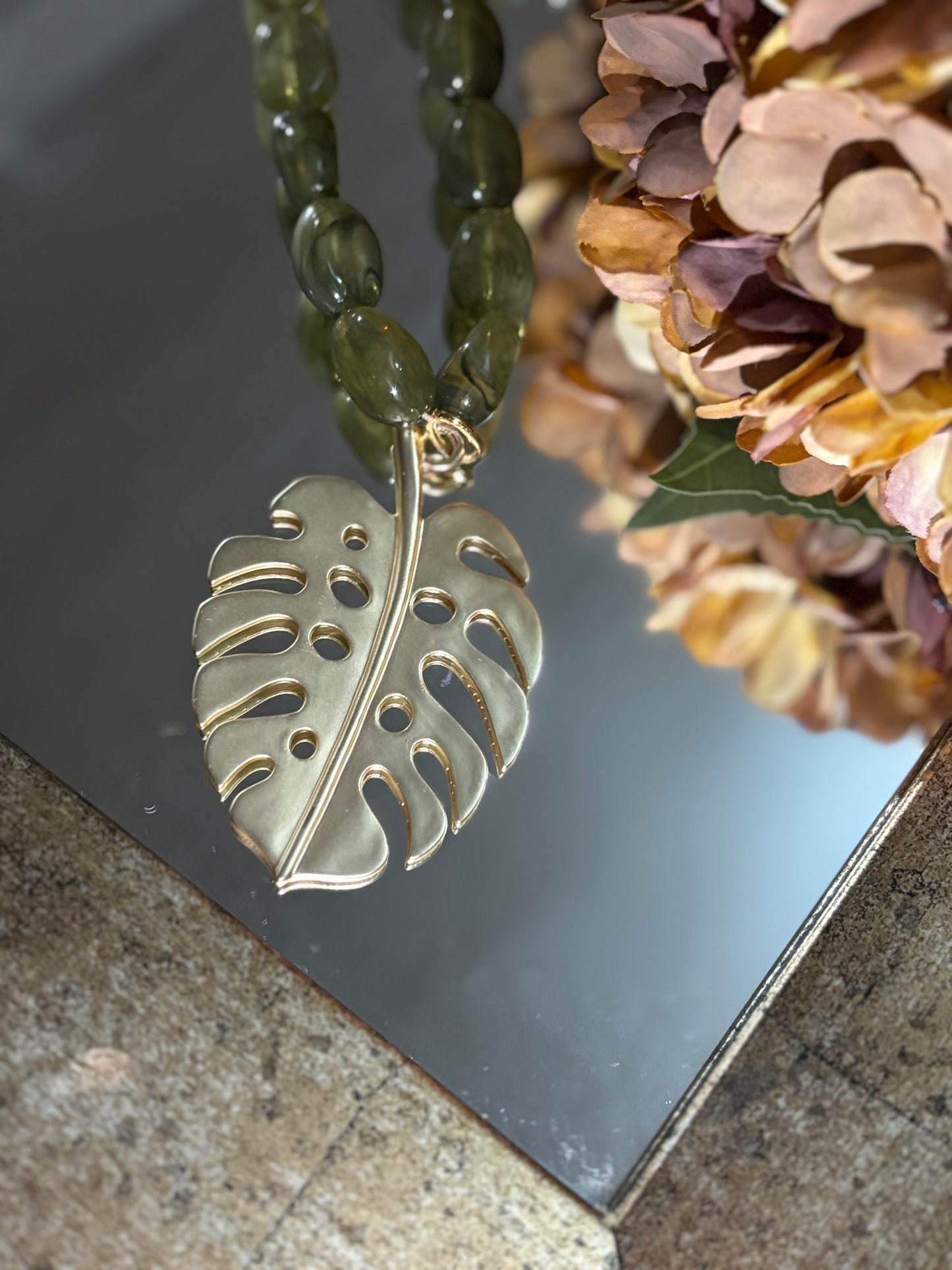 Collar Monstera deliciosa